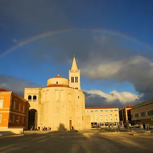 https://city-marine-luxury-apartments.hotelinzadar.com